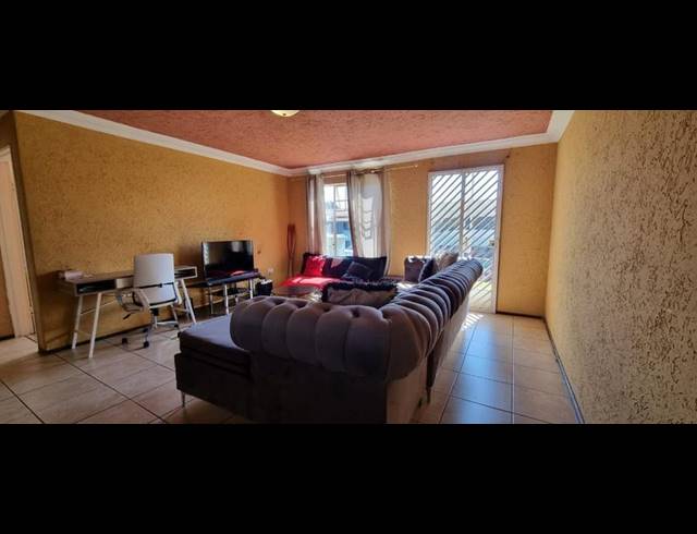 2 BEDROOM APARTMENT FOR SALE IN BRAMLEY VIEW